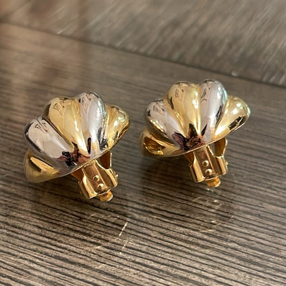 Vintage Round Two-tone Ribbed Clip Earrings - Picture 2 of 15